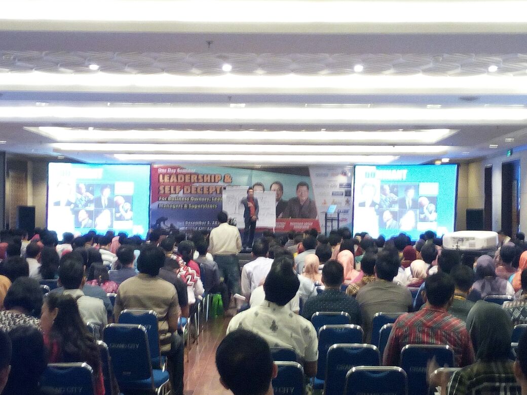 Incar Pemimpin Usaha MNC Play Ikuti Seminar Kepemimpinan di Surabaya